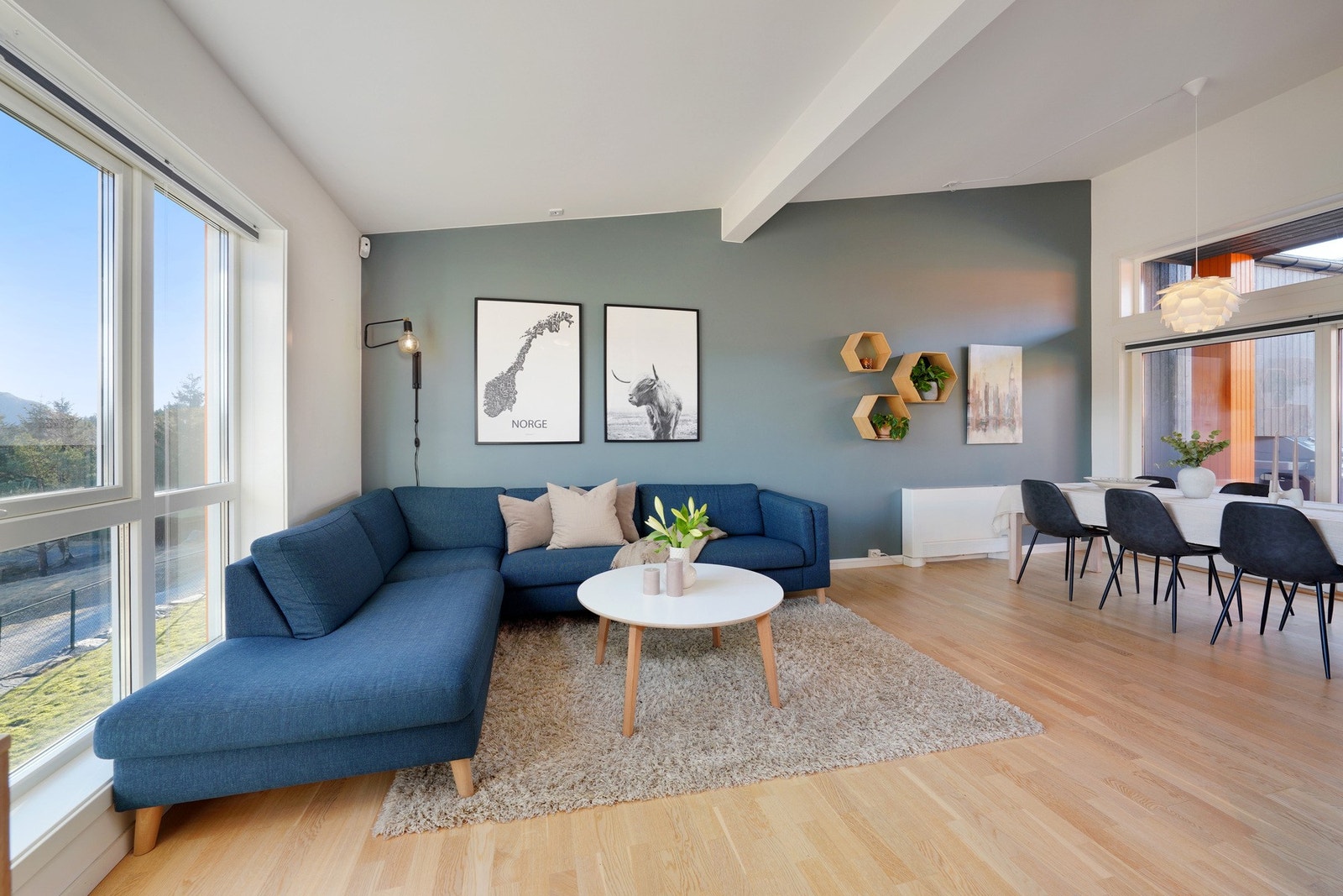 God takhøyde i stuen. Galleribilde