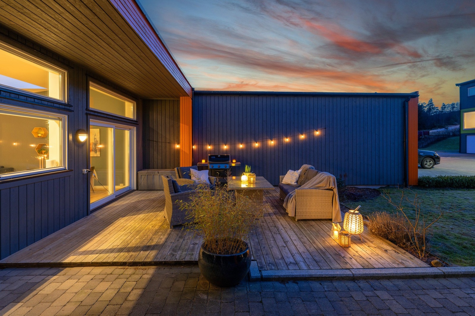 På denne terrassen er sol til rundt 21:00 om sommeren. Galleribilde