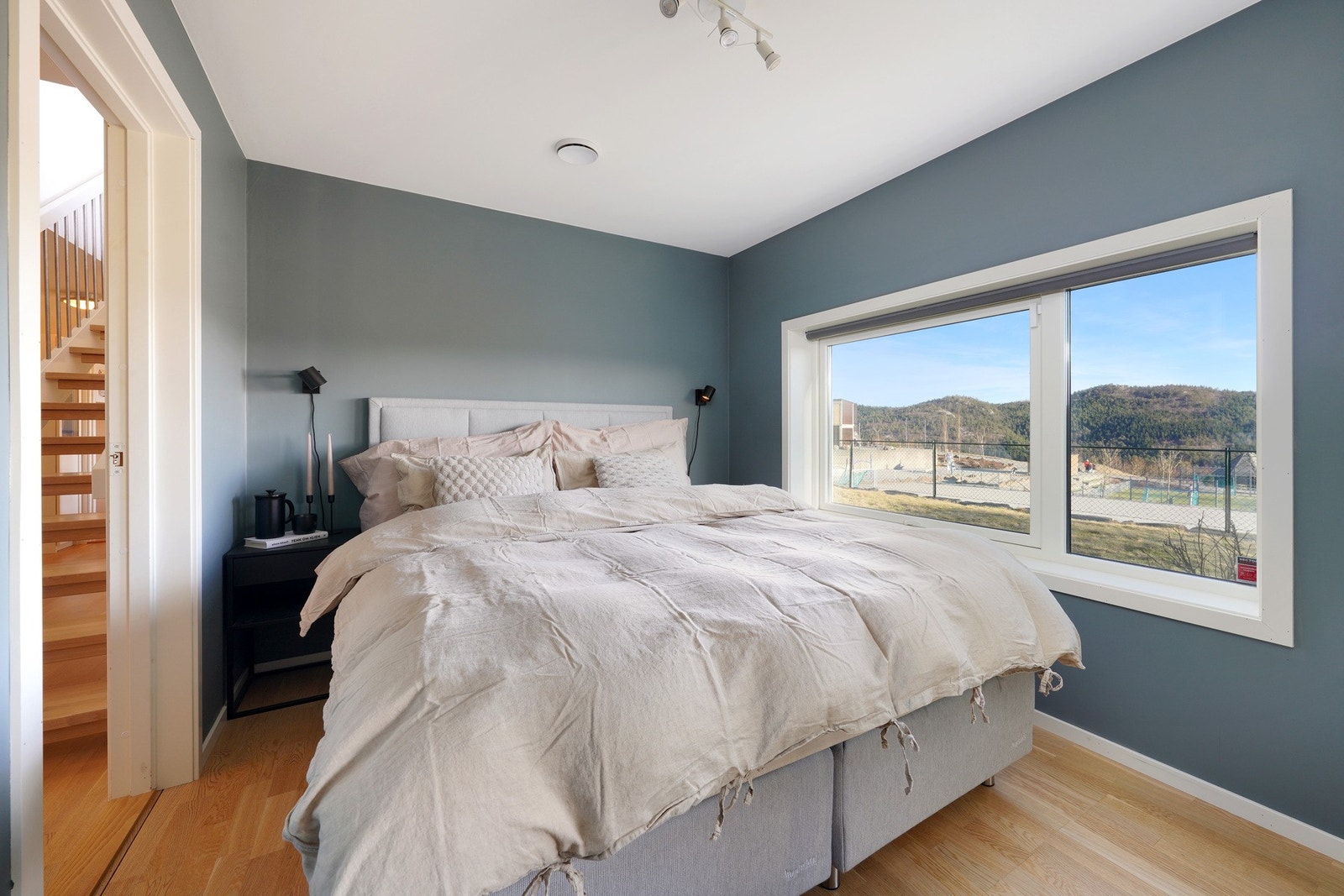 Underetasjen har 3 soverom. Alle av god størrelse. Galleribilde