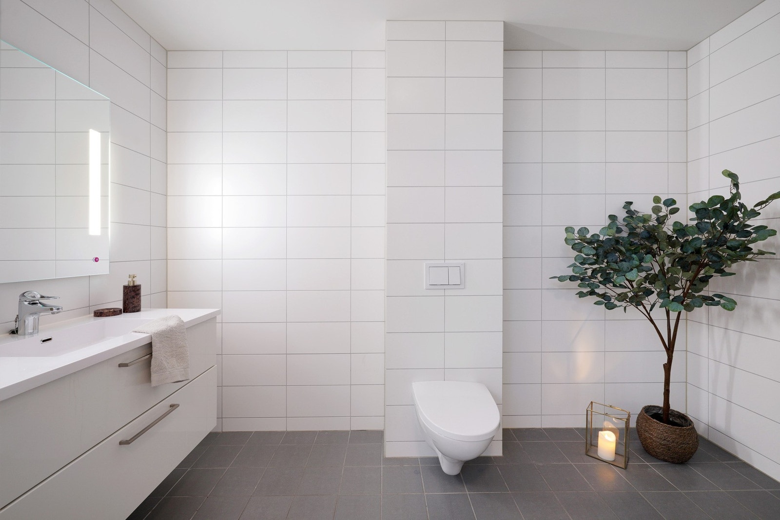 Helfliset bad i underetasjen. Galleribilde