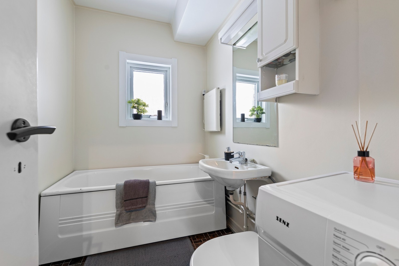 Pent og velholdt baderom Galleribilde