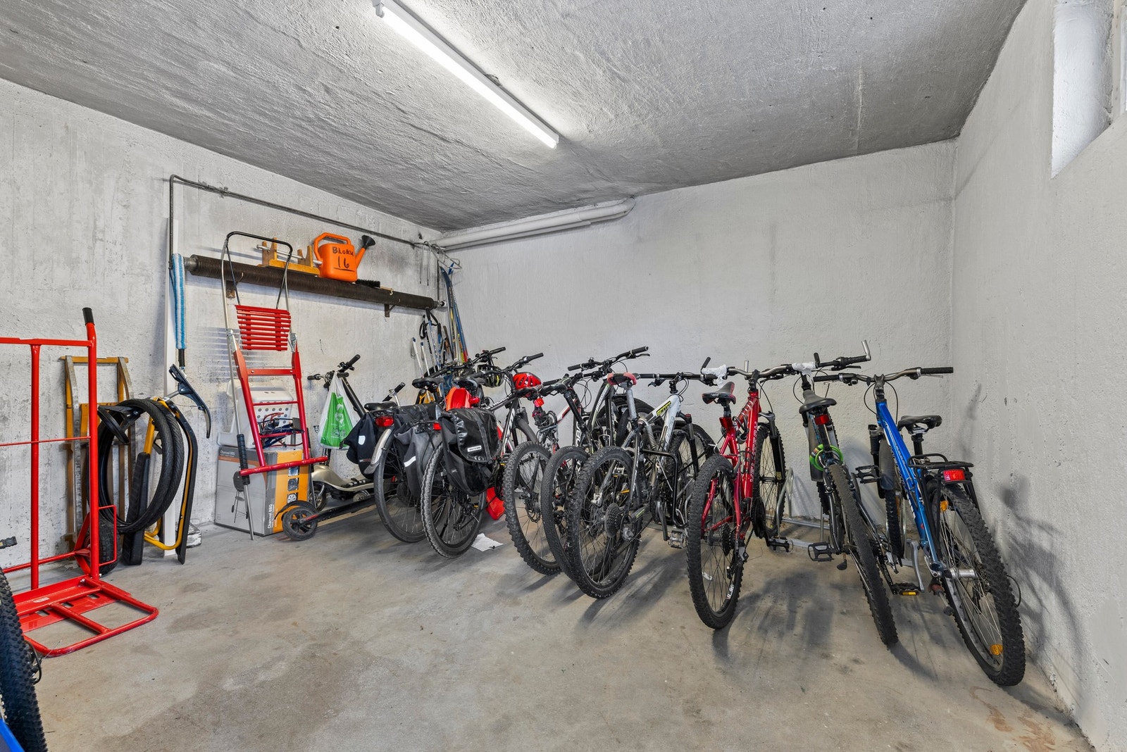 Praktisk felles sykkelrom Galleribilde