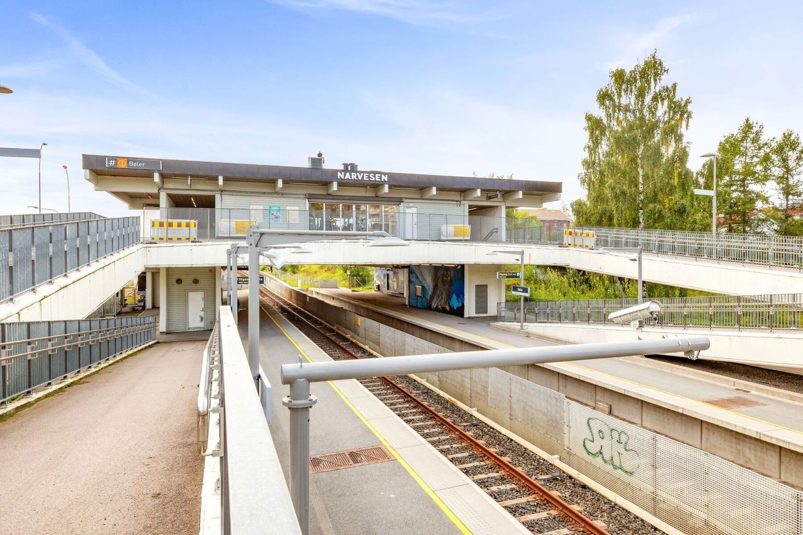 På Bøler er det gode kollektivmuligheter med både t-bane og buss Galleribilde