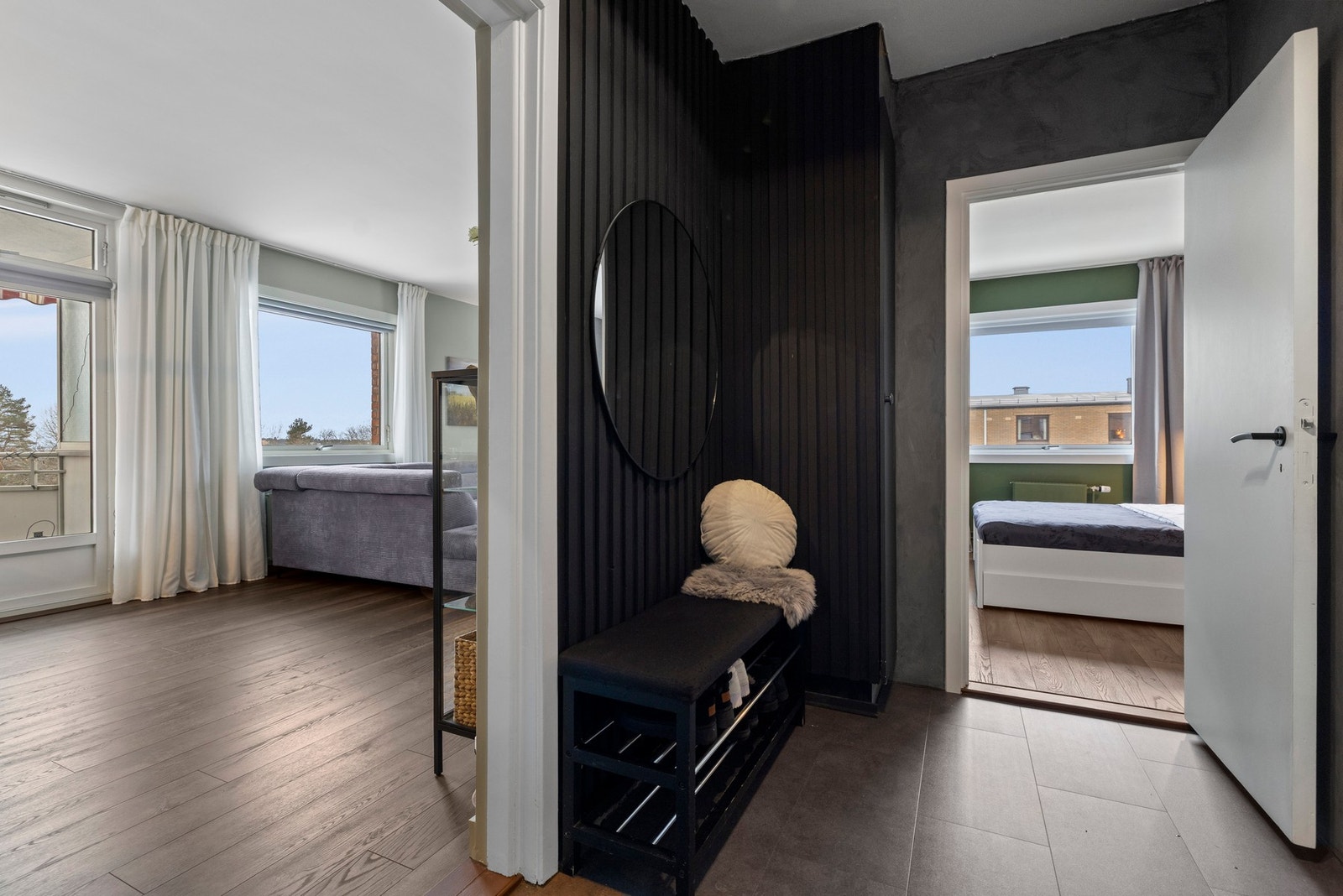 Romslig og innbydende entré Galleribilde