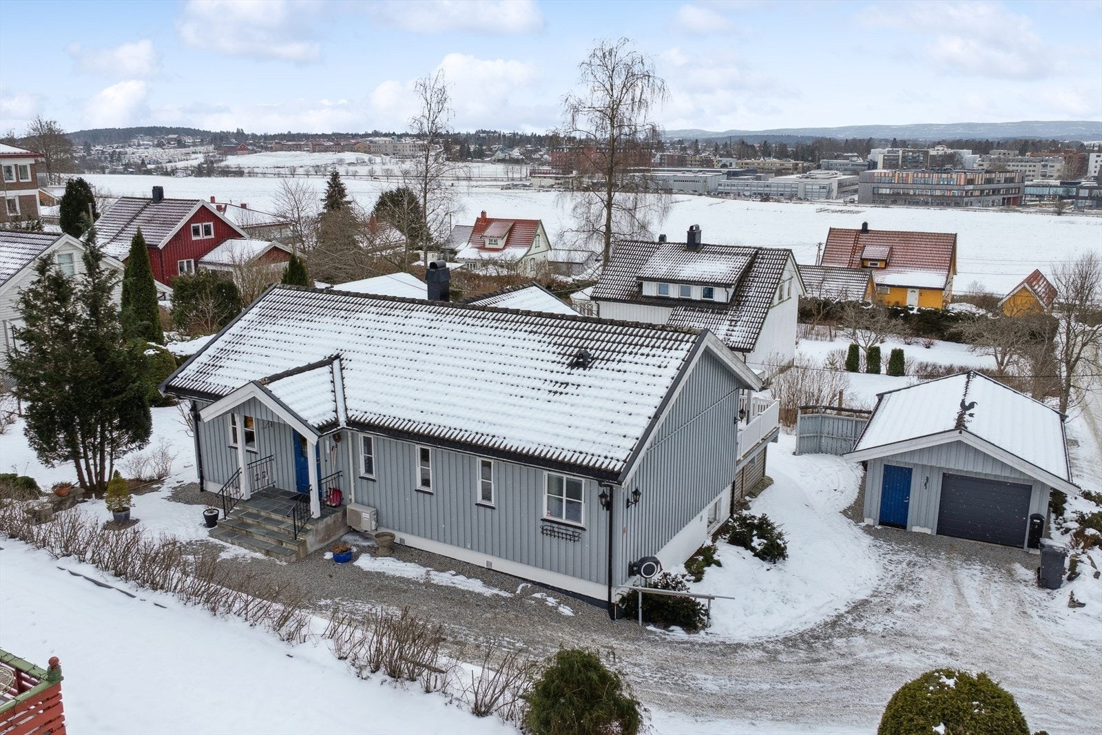 Boligen har selveier tomt og ligger svært sentralt i Ås Galleribilde