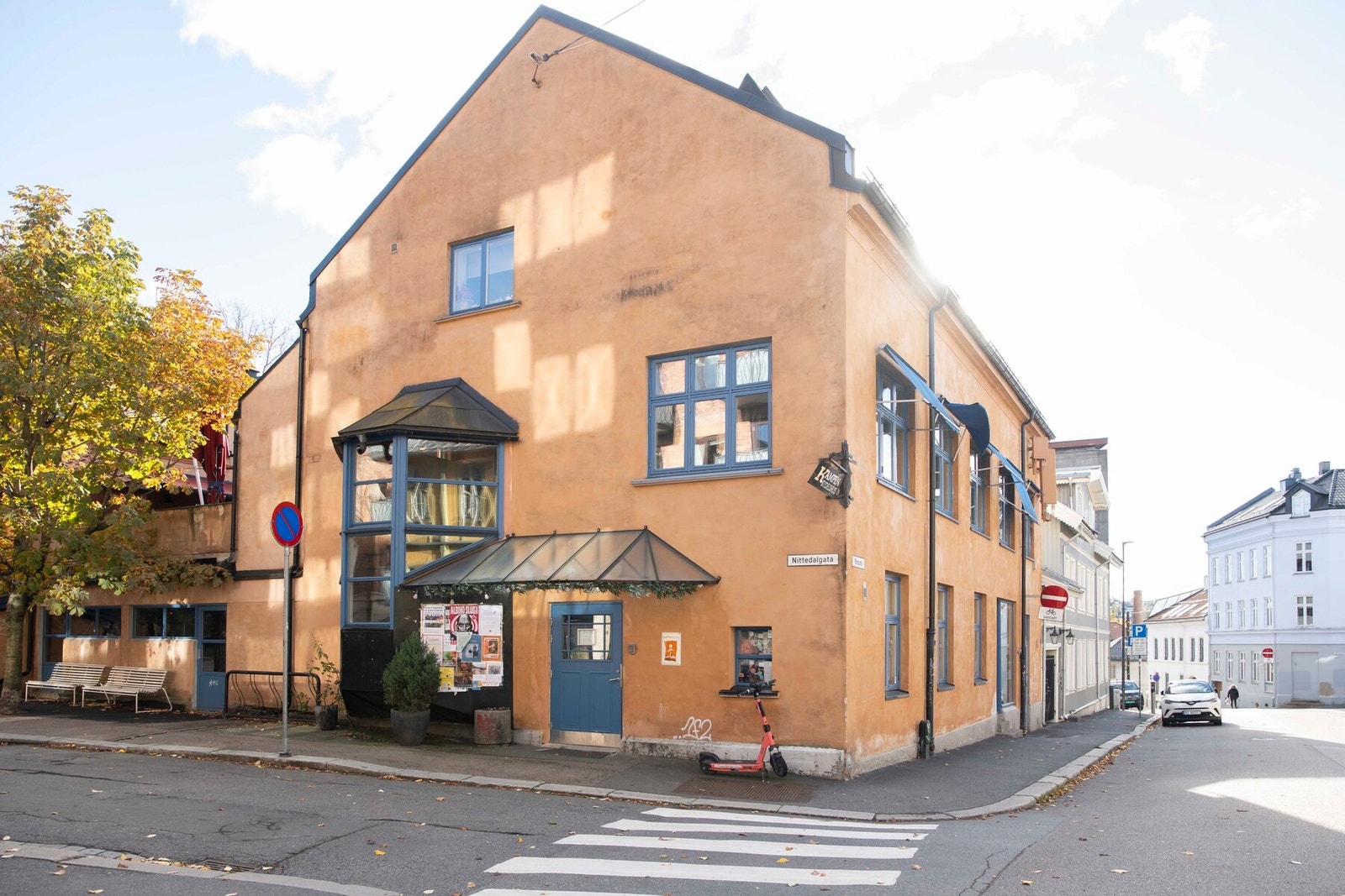 Området har svært gode kollektivforbindelser med både buss og T-bane. Galleribilde