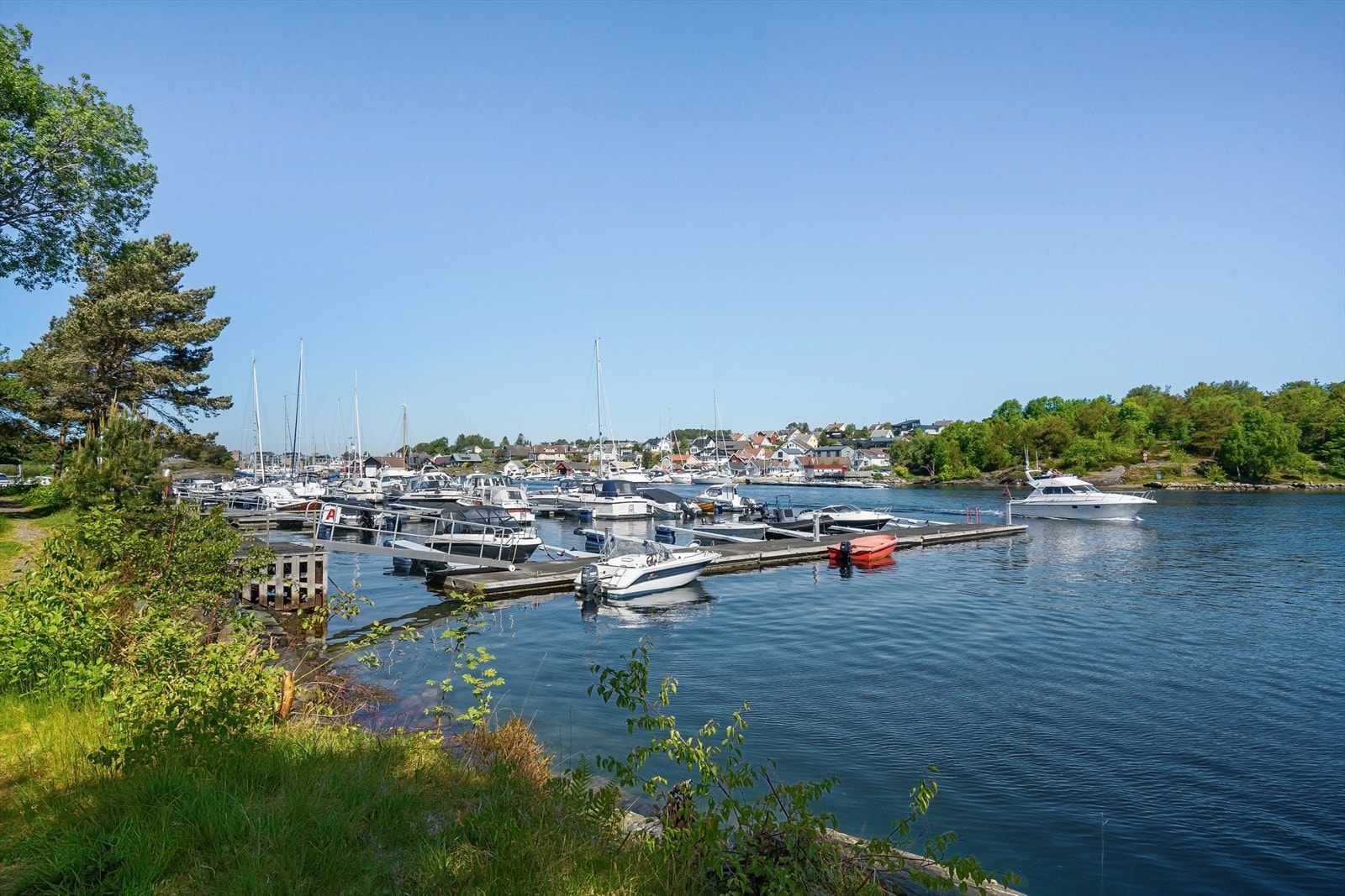 Nærhet til båthavn fra boligen Galleribilde