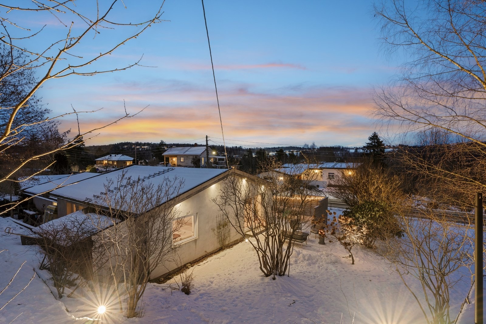 Boligen er på ett plan med 122 m² bruksareal og ble oppført i 1958, senere påbygget og modernisert Galleribilde