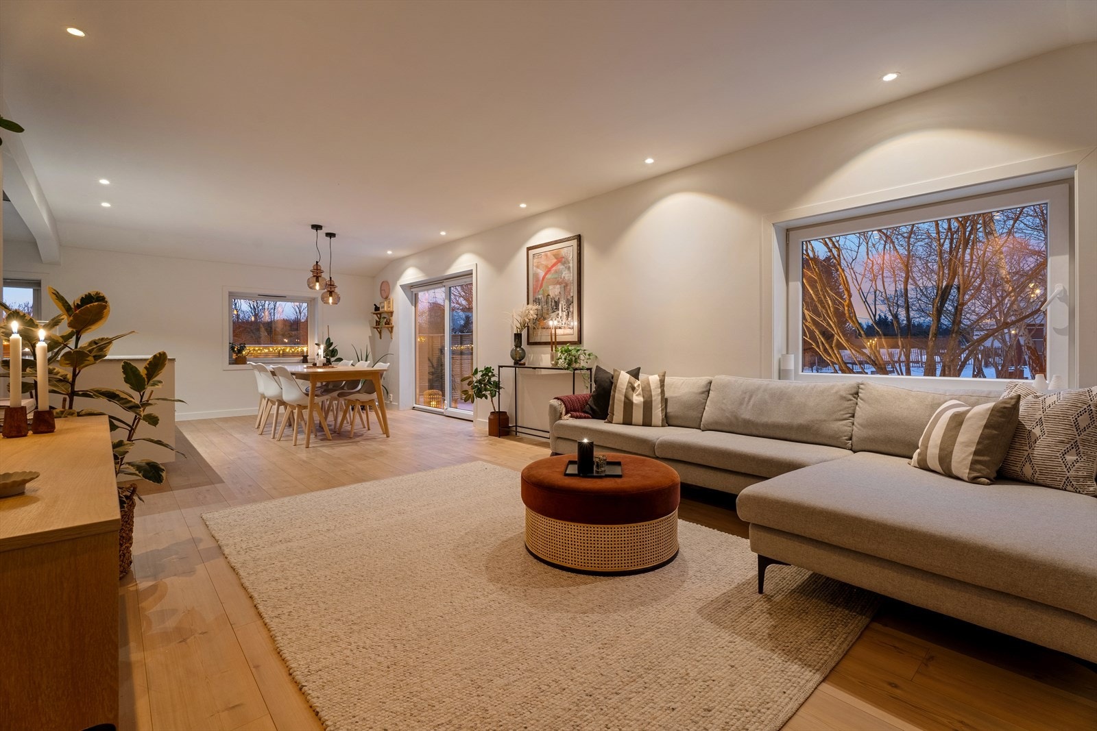 DNB Eiendom v/ Joachim Norum Larsen ønsker velkommen til denne moderniserte og oppgraderte eneboligen i Vestbyveien 82 Galleribilde