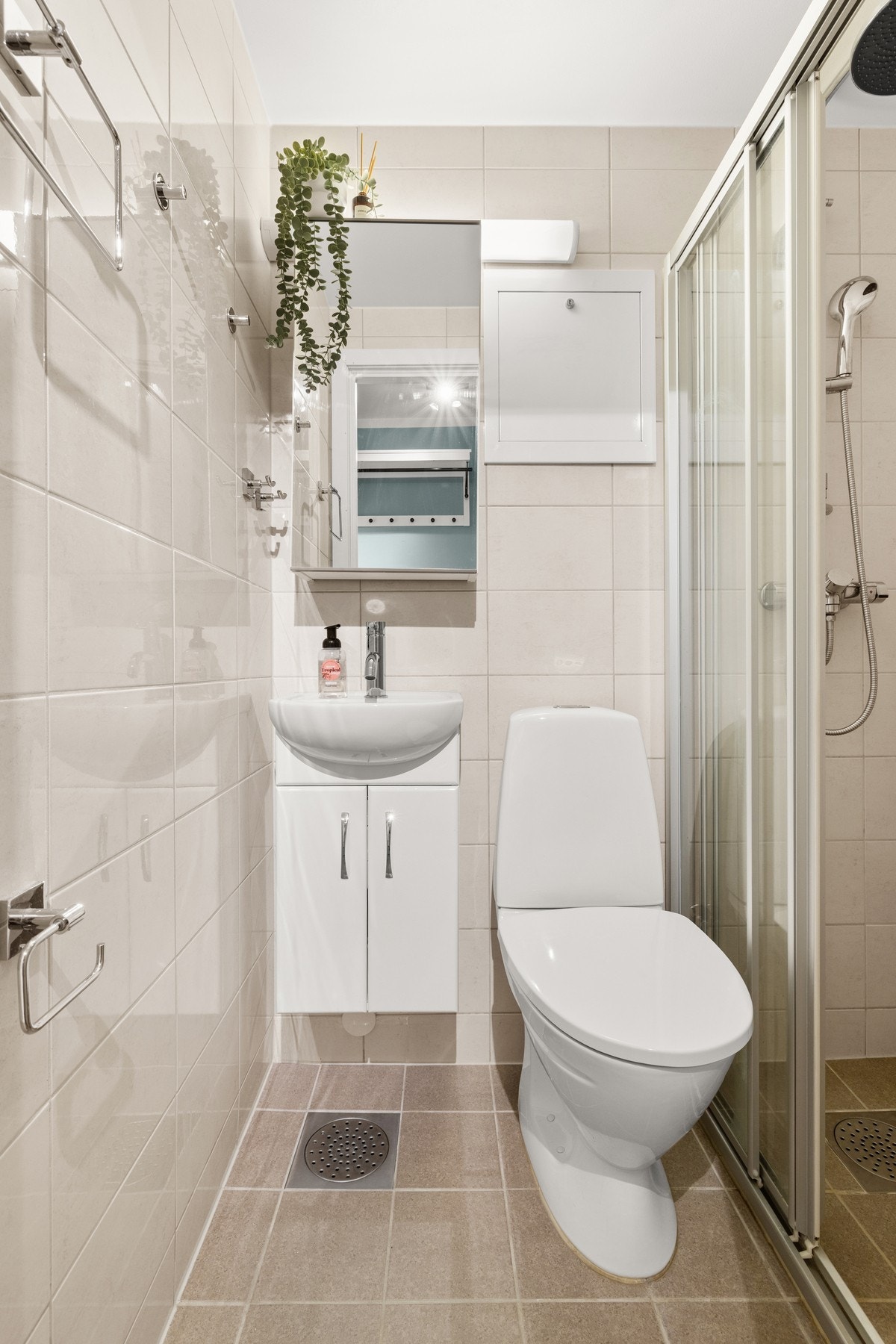 Forrige eier opplyste at det ble montert nytt dusjbatteri og ny servant med blandebatteri i 2024. Galleribilde