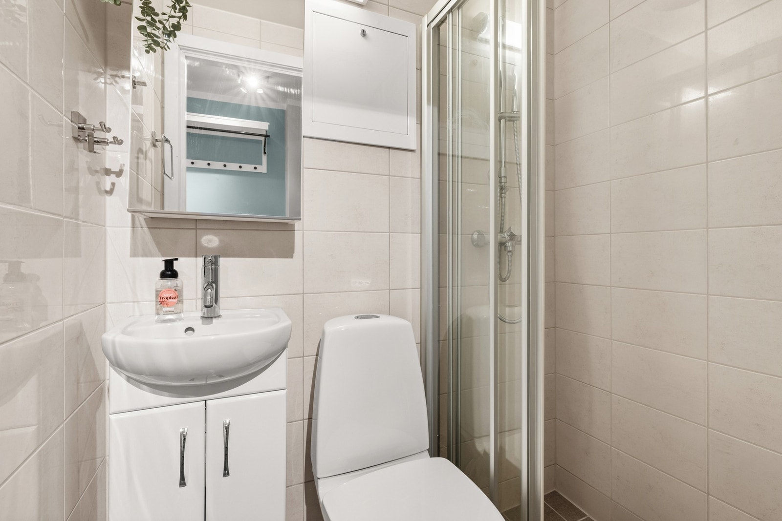 Nytt bad i 2014. Fliser på gulv og vegger. Galleribilde