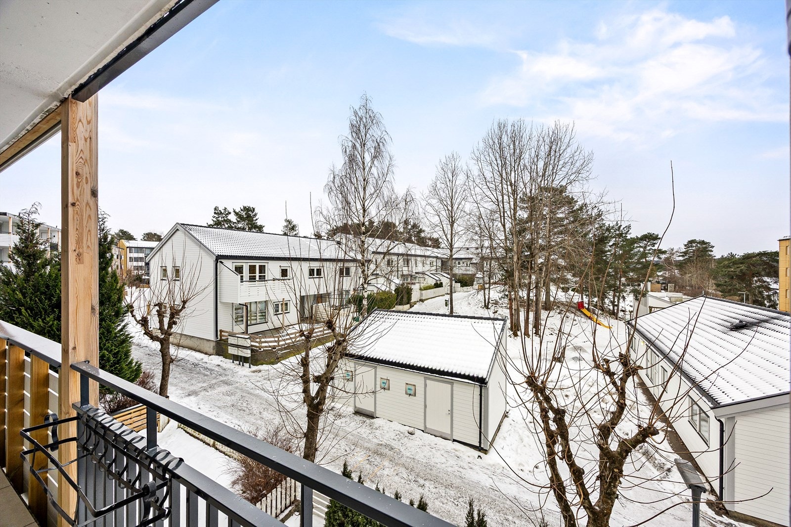 Hyggelig utsyn over nabolaget. Galleribilde