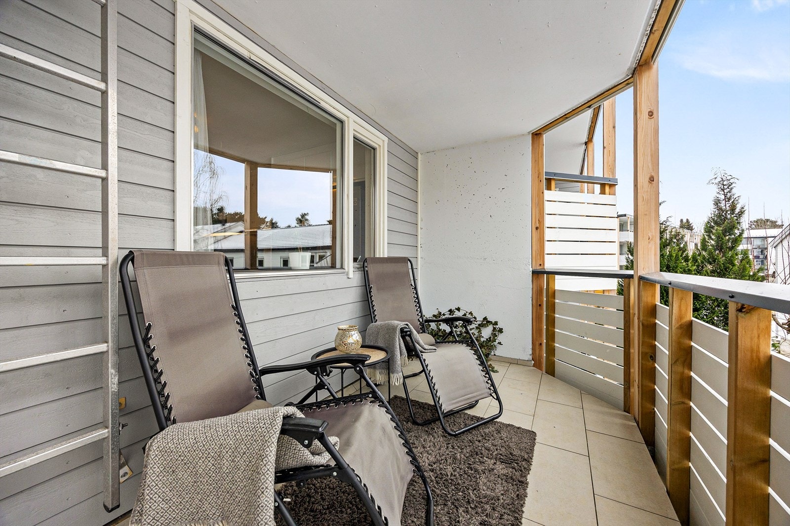 Overbygg gjør at du kan nyte terrassen på både solrike og regnfulle dager! Galleribilde