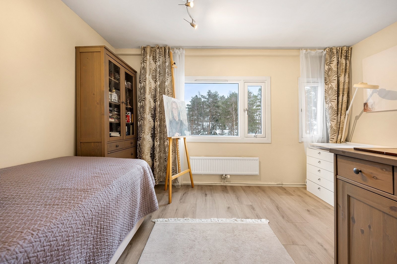 Soverom 2 er også av god størrelse med plass til å innrede slik du ønsker. Galleribilde