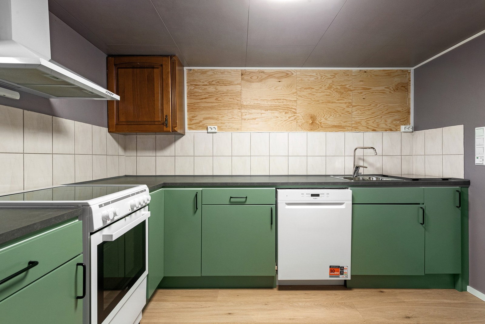 Kjøkkeninnredning fra Epoq ble montert i 2025. Hvitevarene medfølger. Galleribilde