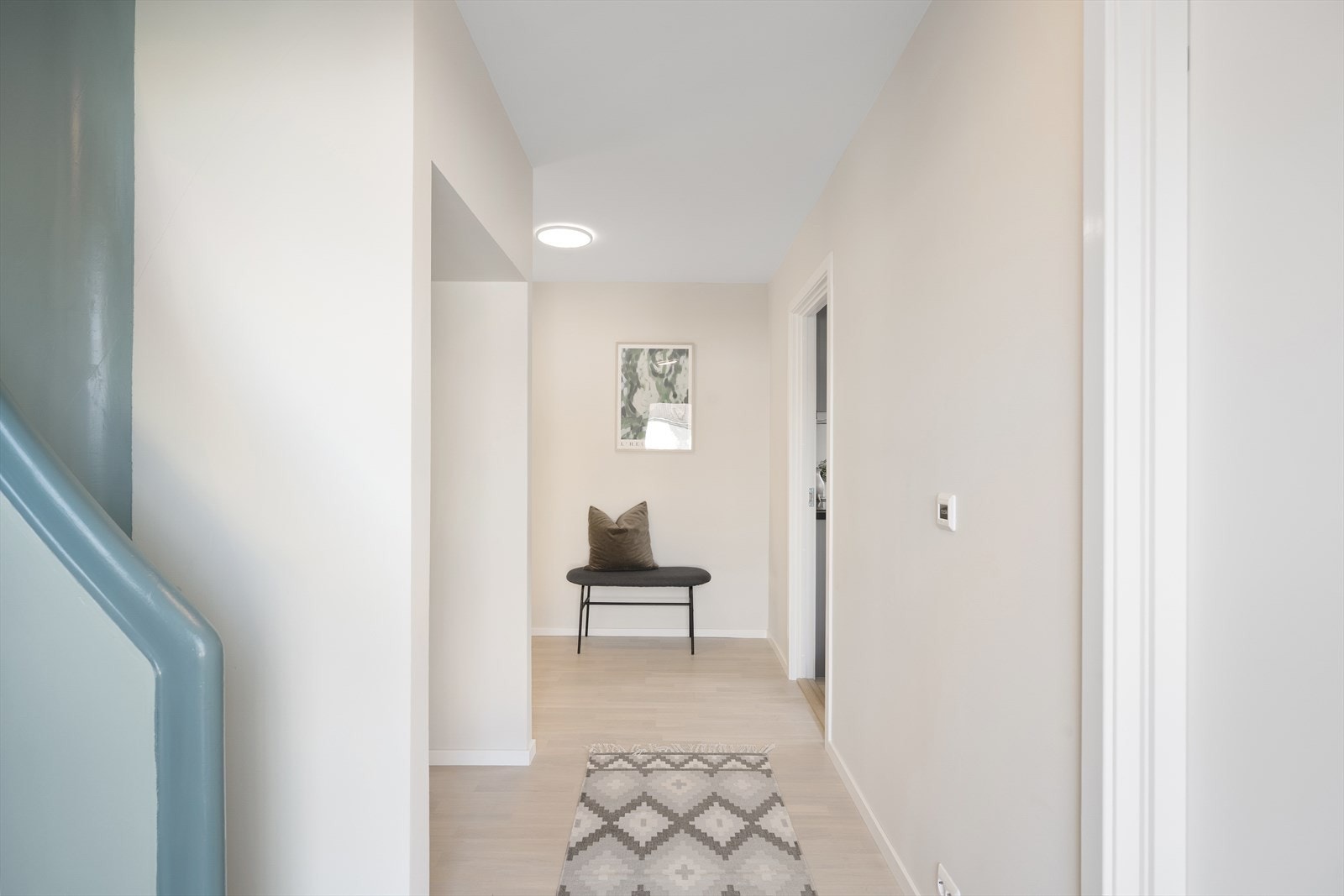 Velkommen inn i lys og innbydende entré Galleribilde