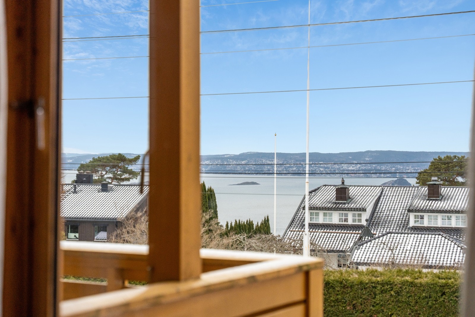 Utsikt fra stue og balkong. Galleribilde