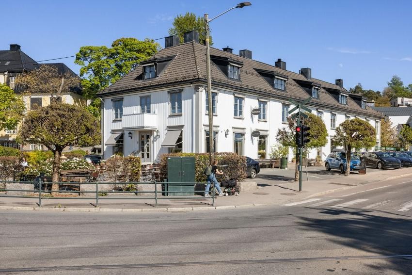 Lokalt på Holtet finnes en rekke forretninger og servicetilbud. Galleribilde