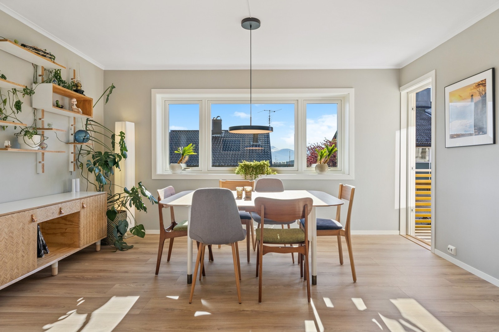 Boligen er jevnlig oppgradert og har moderne fargevalg Galleribilde