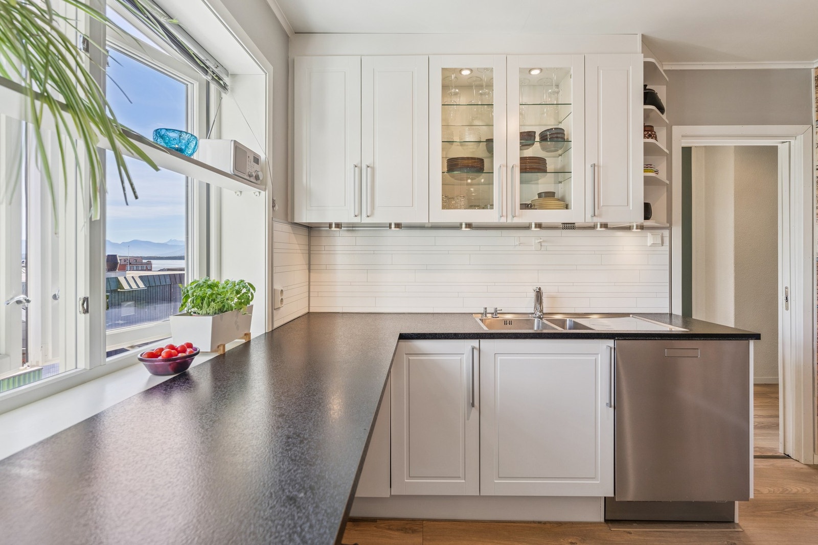 Flott og tidløst kjøkken fra 2012 Galleribilde