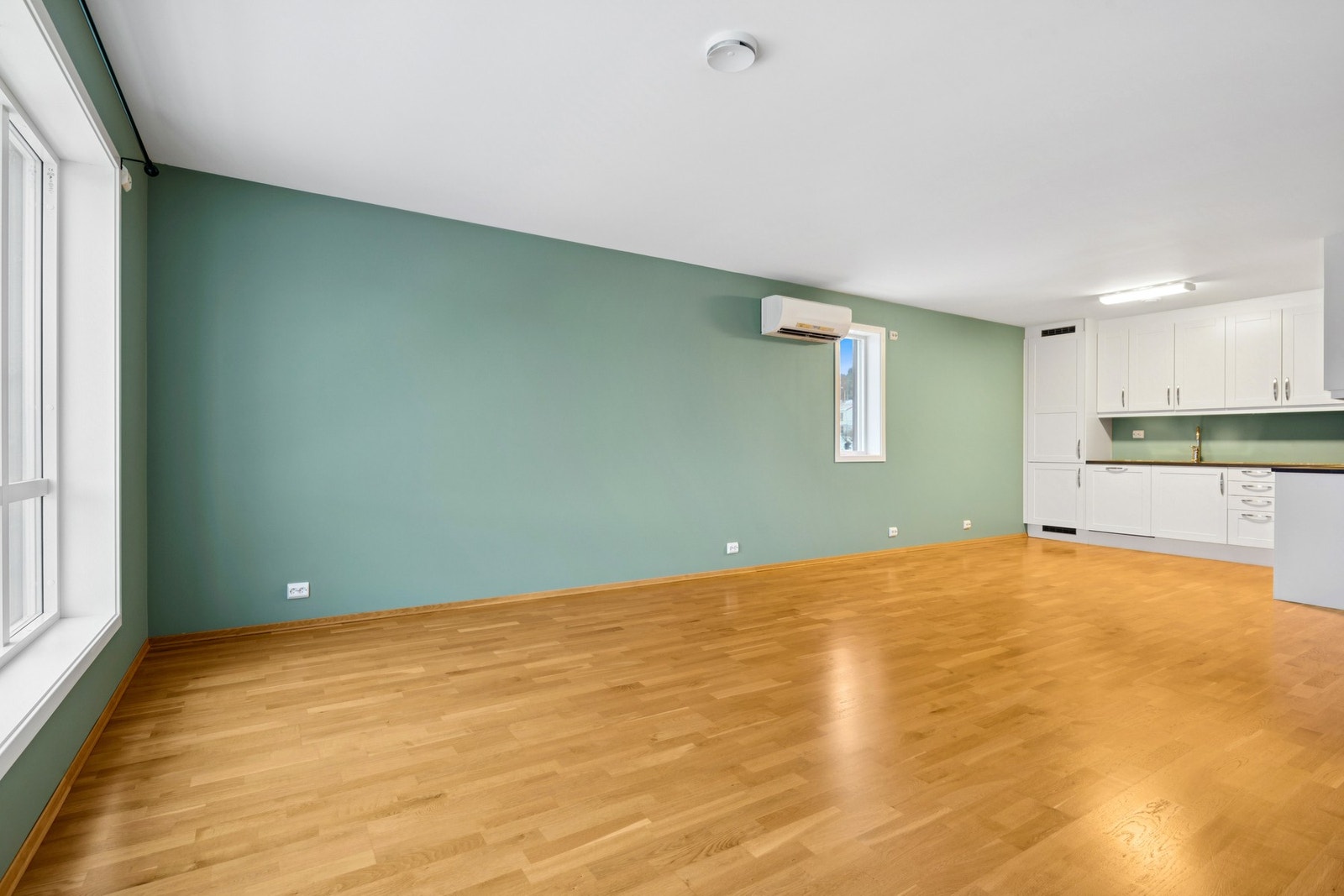 Her får du en moderne og innbydende leilighet som gir deg et perfekt utgangspunkt for å sette ditt eget preg Galleribilde