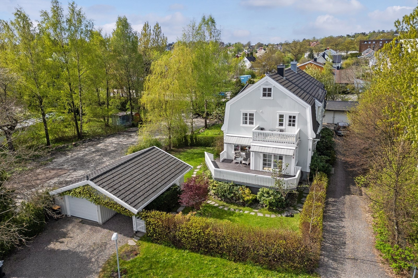 Nordvik Eiendomsmegling v/Jørgen Nyhus ønsker deg velkommen til Lundgaardveien 5. Galleribilde