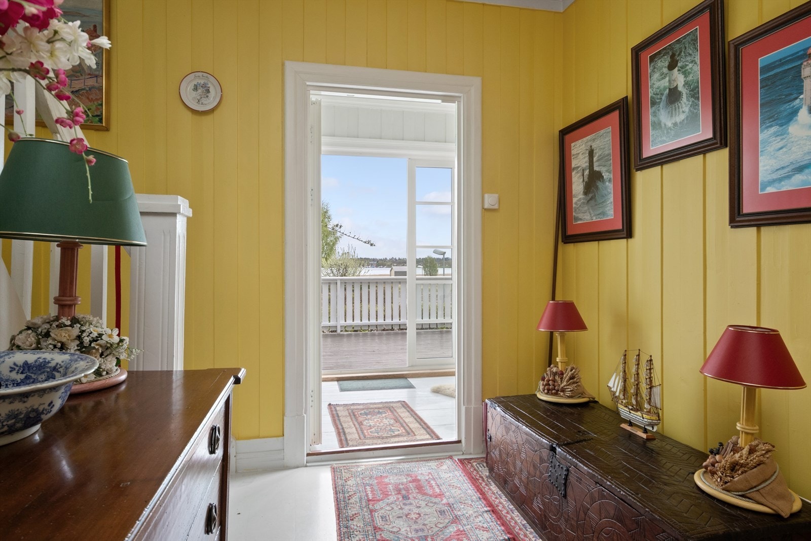 Du finner også den innglassede sommerstuen i denne etasjen - et perfekt sted å forlenge sesongen. Galleribilde