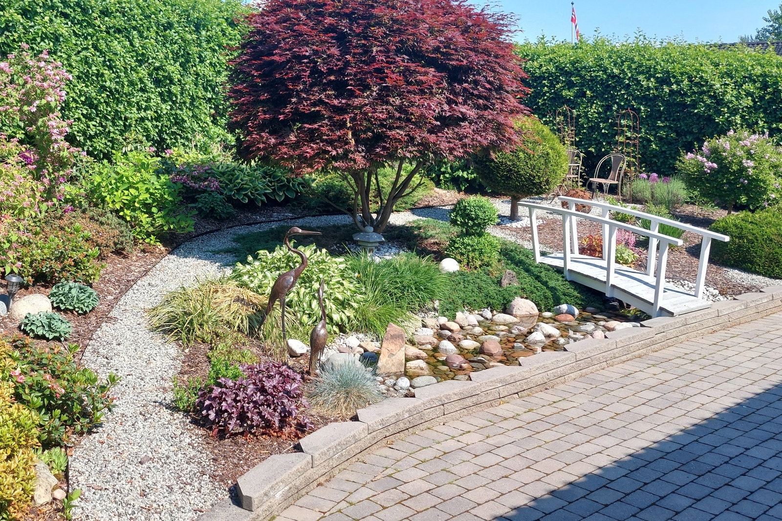 Private bilder tatt av selger som viser deler av den fantastiske hagen Galleribilde