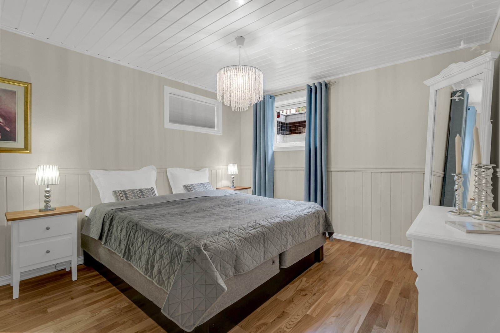 Stort og romslig soverom
Rommet er ikke godkjent til varig opphold, her anbefales ny kjøper å gjøre en bruksendring Galleribilde