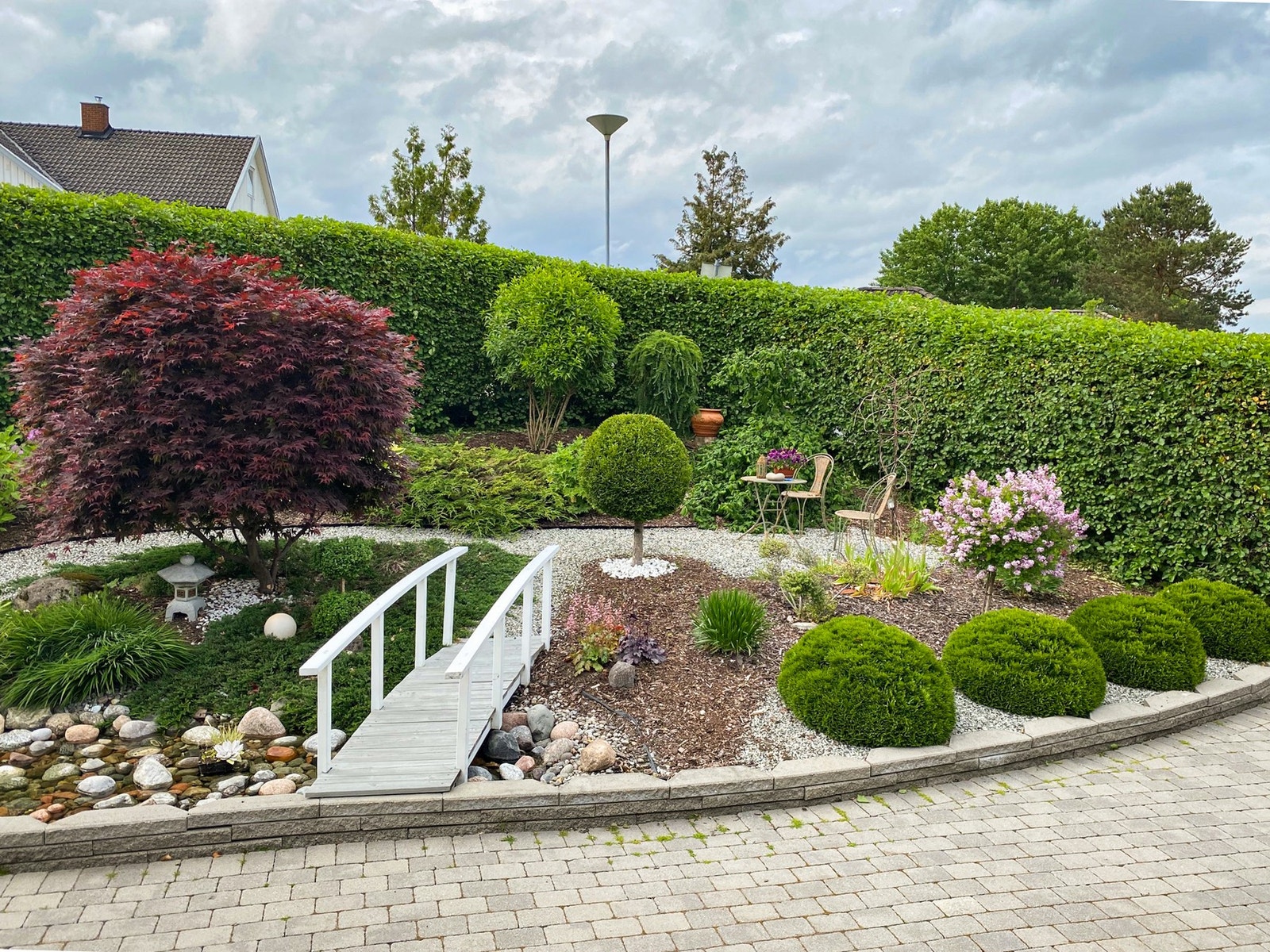 Private bilder tatt av selger som viser deler av den fantastiske hagen Galleribilde