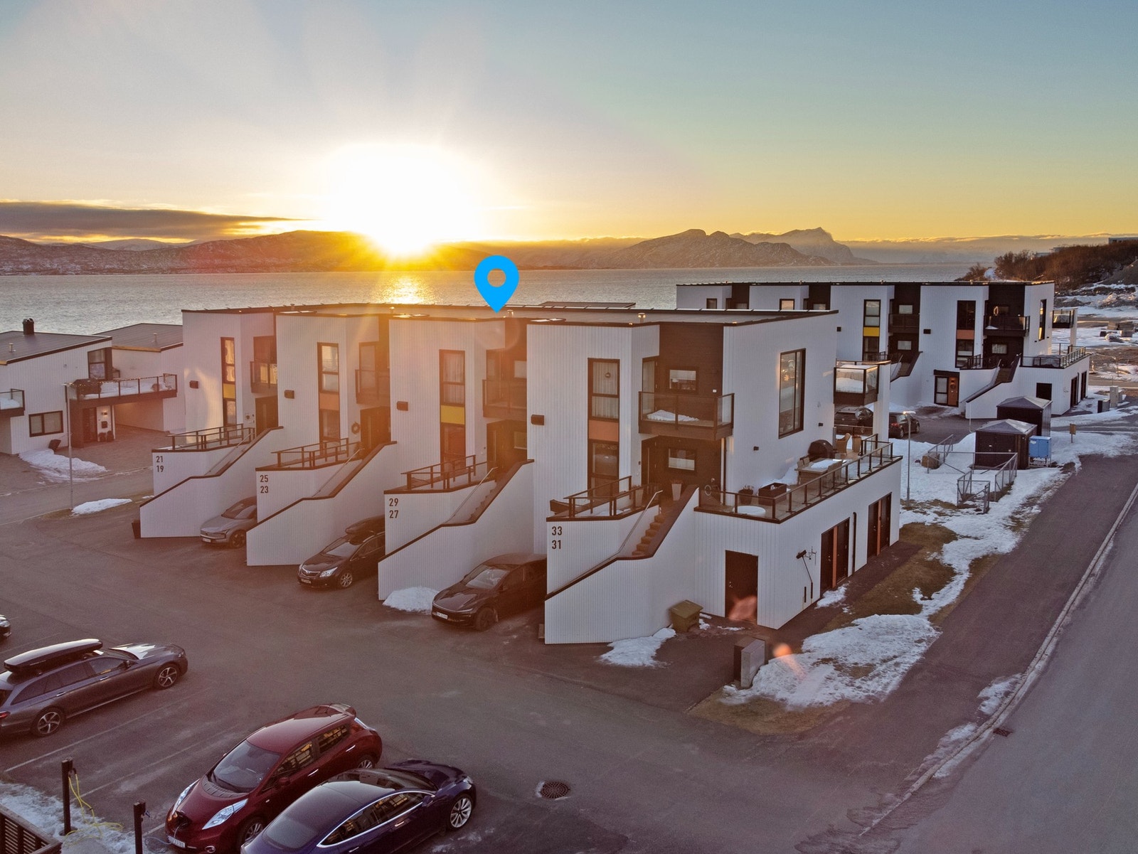 Boligen går over to etasjer - 2.etg + 3.etg - Fast biloppstillingsplass med el-billader Galleribilde