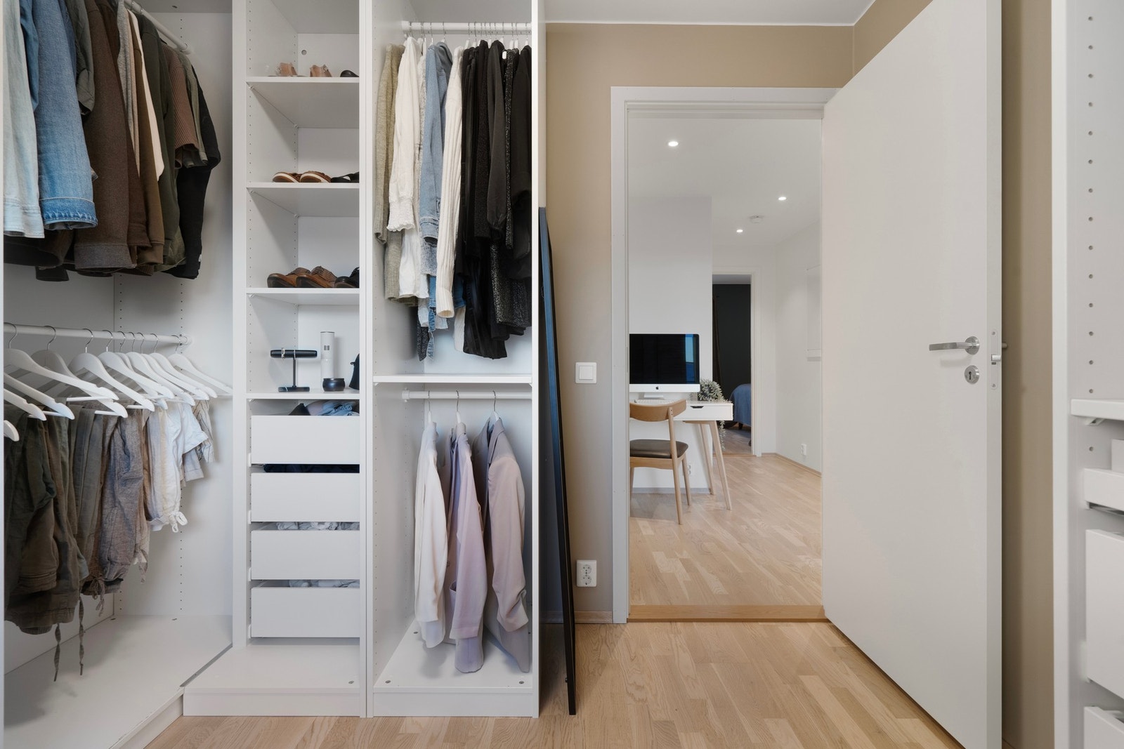 Soverom nr. 3 benyttes i dag som walk-in closet. Galleribilde
