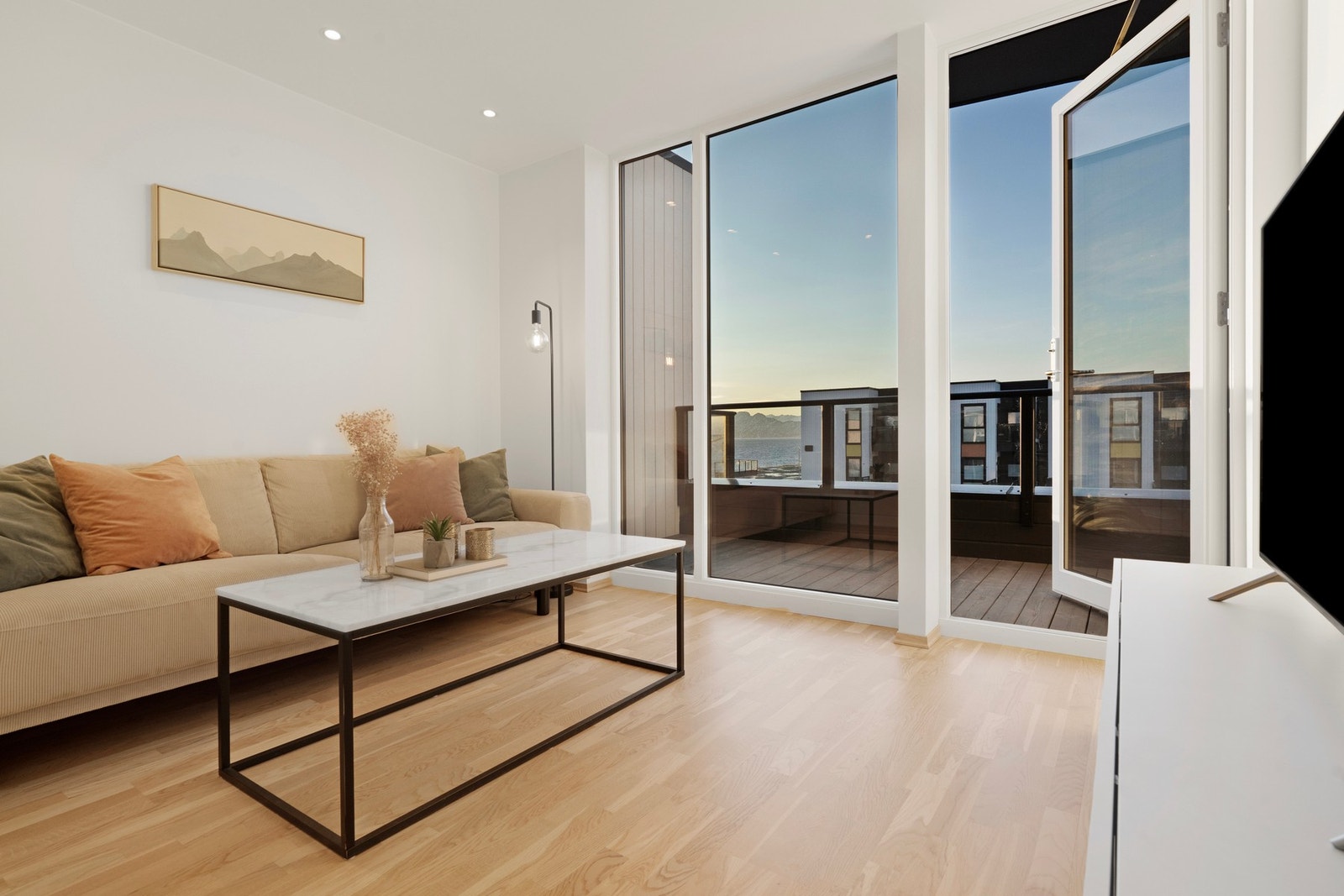 Soverom nr. 1/tv-stue Galleribilde