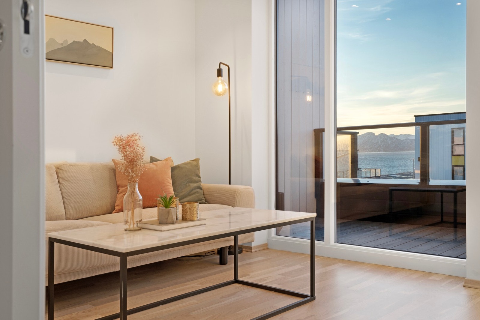 Utgang til altan fra soverom/tv-stue. Galleribilde