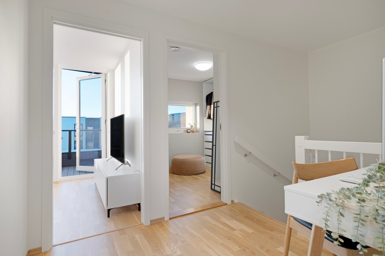 Her er det adkomst til bad og fire soverom Galleribilde