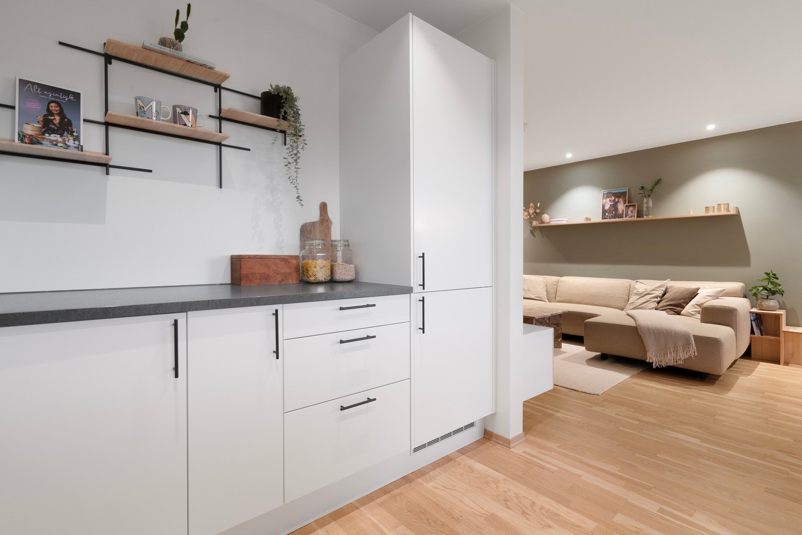 Integrerte hvitevarer - Varme i gulv Galleribilde