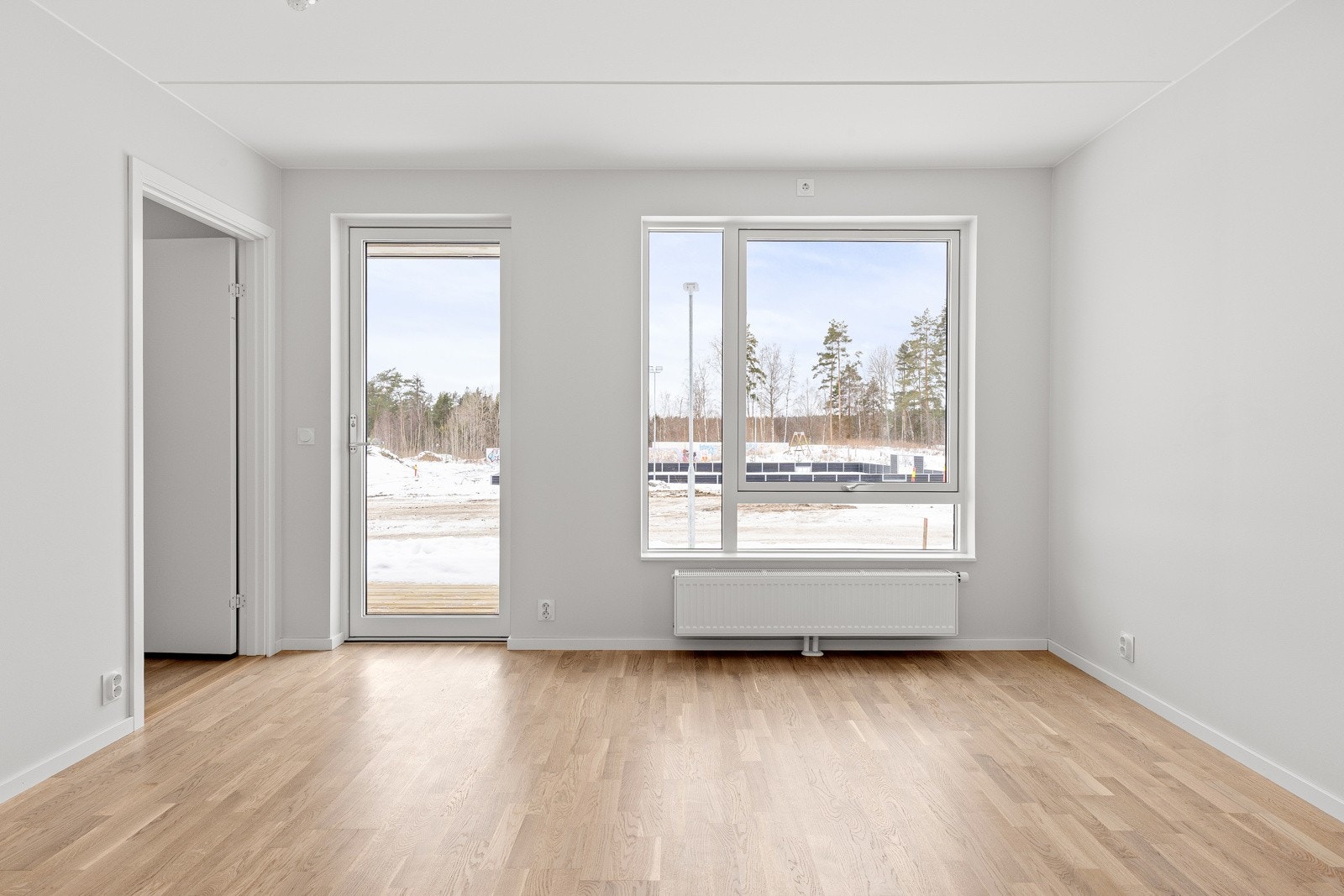 Utgang til terrasse fra stuen Galleribilde