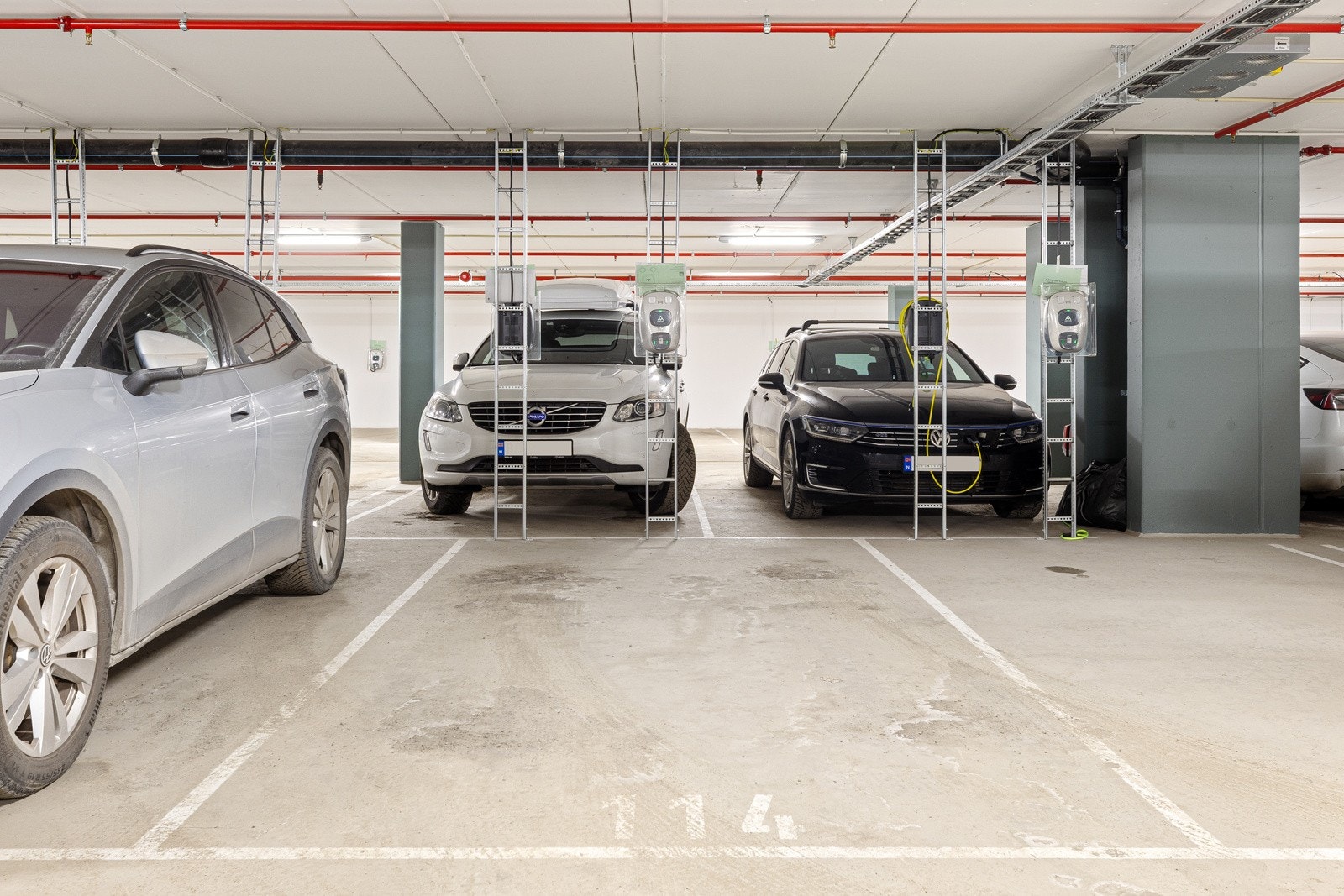 Garasjeplass (merket nr. 114) under bygget kan kjøpes for kr. 350 000,- - gjesteparkering Galleribilde