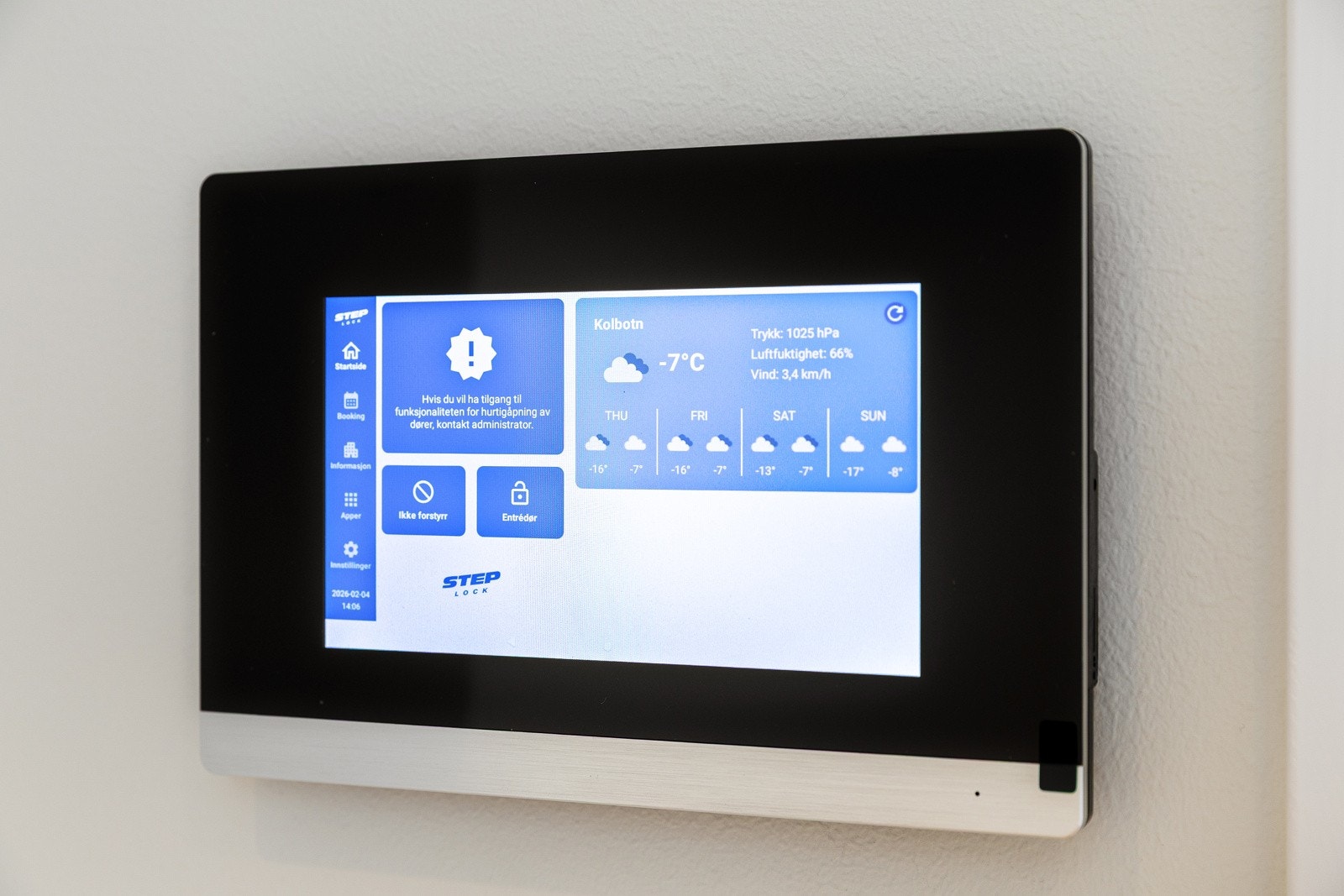 Dørcalling er montert på vegg Galleribilde