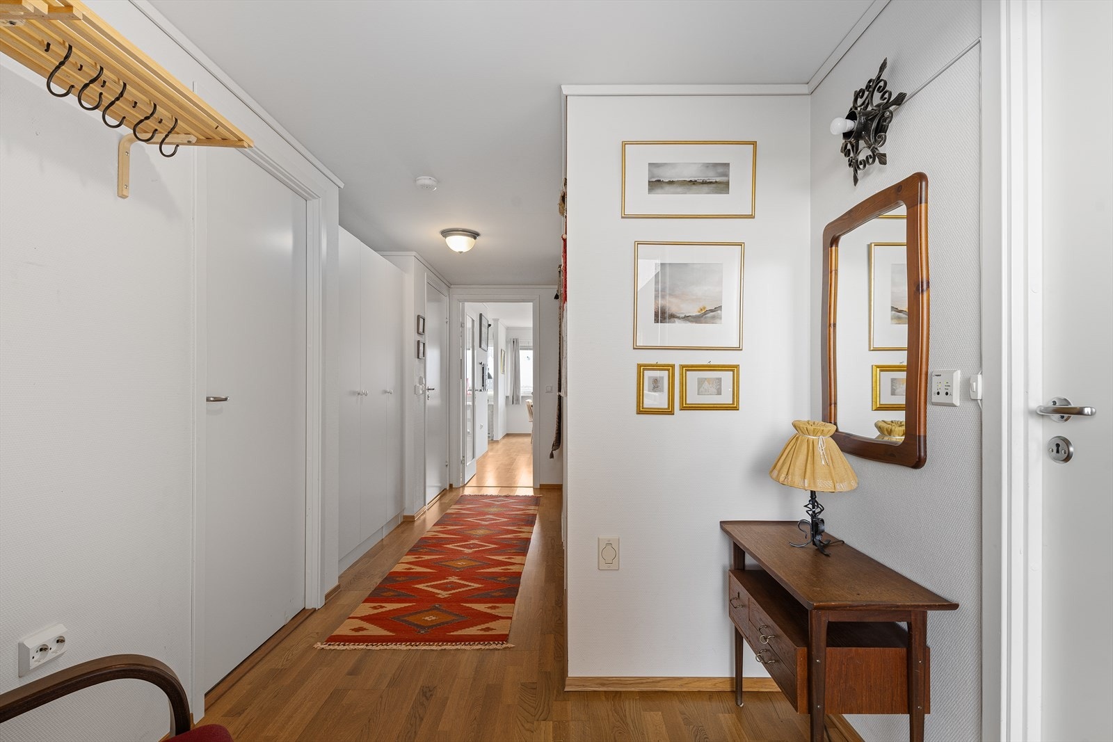 Romslig inngangsparti Galleribilde