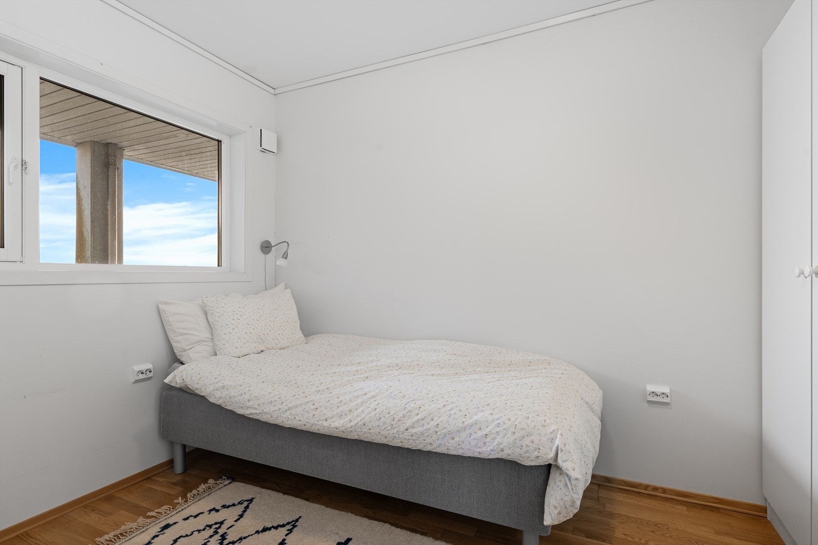 Soverom II, også dette rommet har medfølgende garderobe. Galleribilde