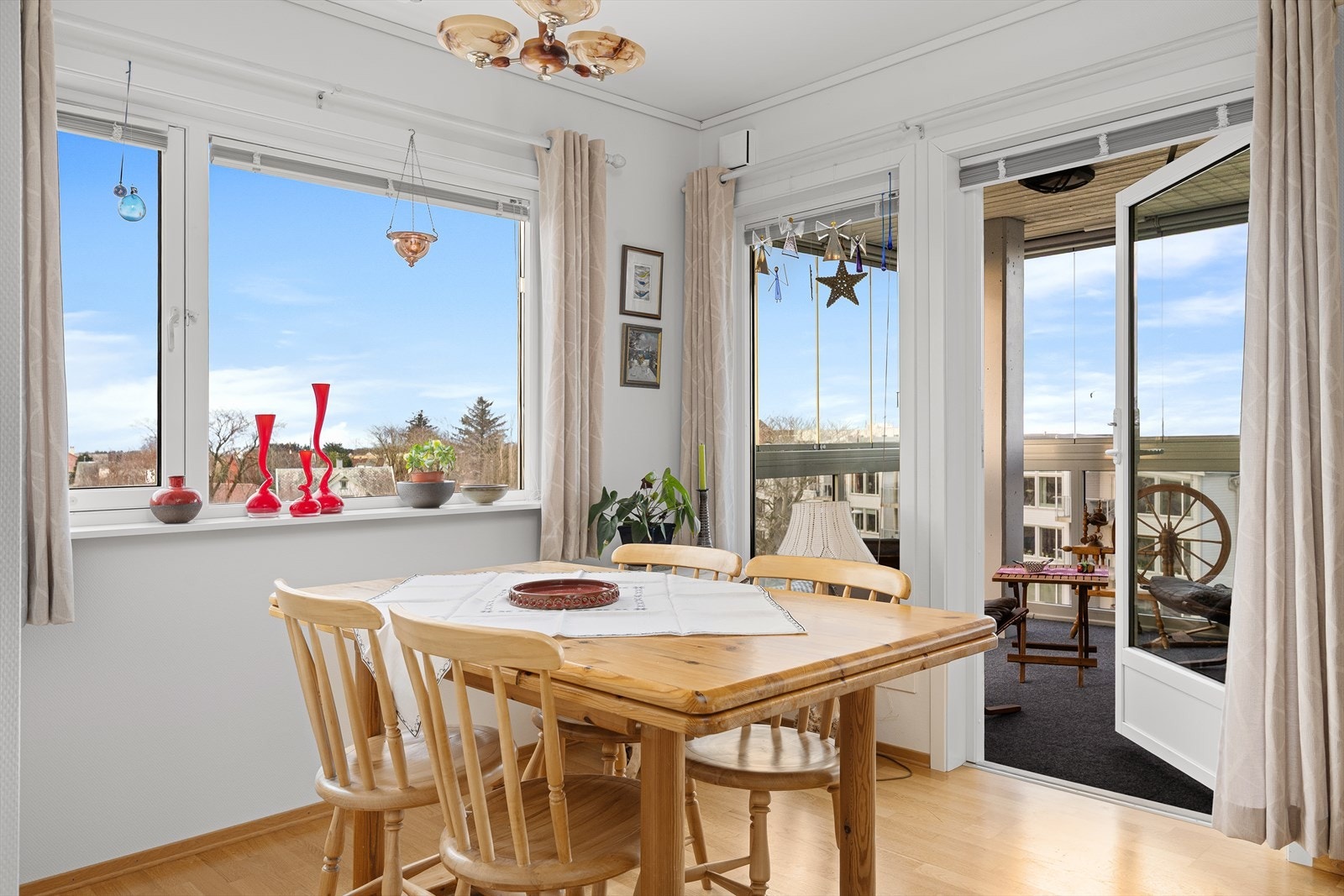 God plass for spisebord, eller kanskje det er er godstolen skal stå? Galleribilde