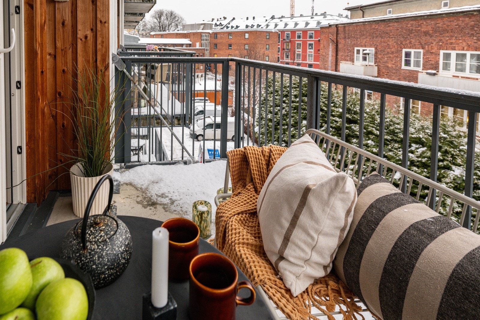 Leiligheten ble bygget i 2015 og holder en gjennomgående god og moderne standard fra da. Galleribilde