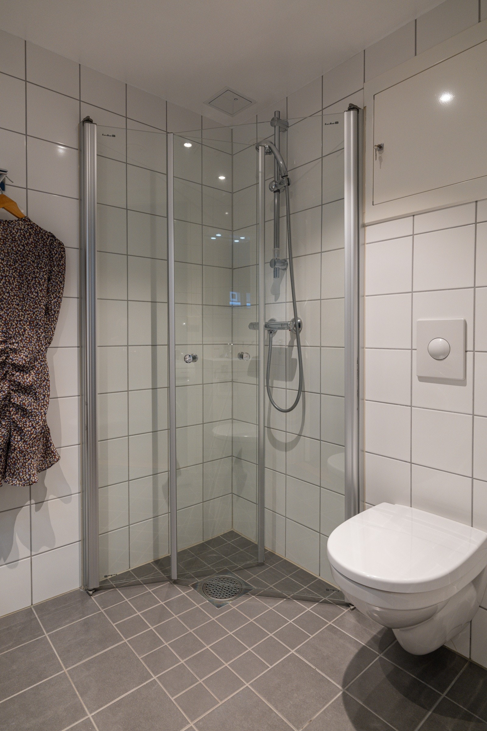 I hjørnet er det plass og opplegg for vaskemaskin. Vaskemaskinen medfølger i handelen. Galleribilde