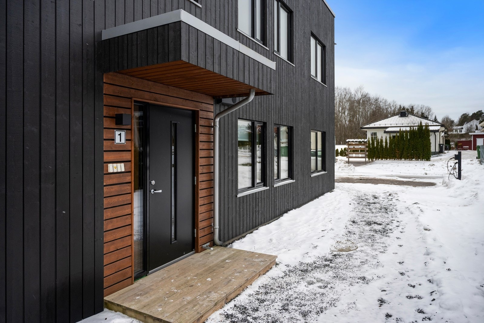 Leiligheten ligger i 1.etasje, med enkel adkomst fra bakkeplan Galleribilde