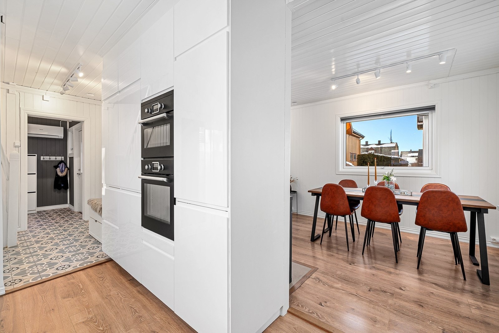 Kjøkken og spisegruppe Galleribilde