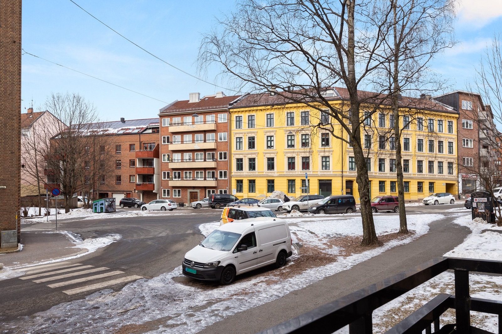 Sjarmerende nabolag med klassisk bygårdsbebyggelse. Galleribilde