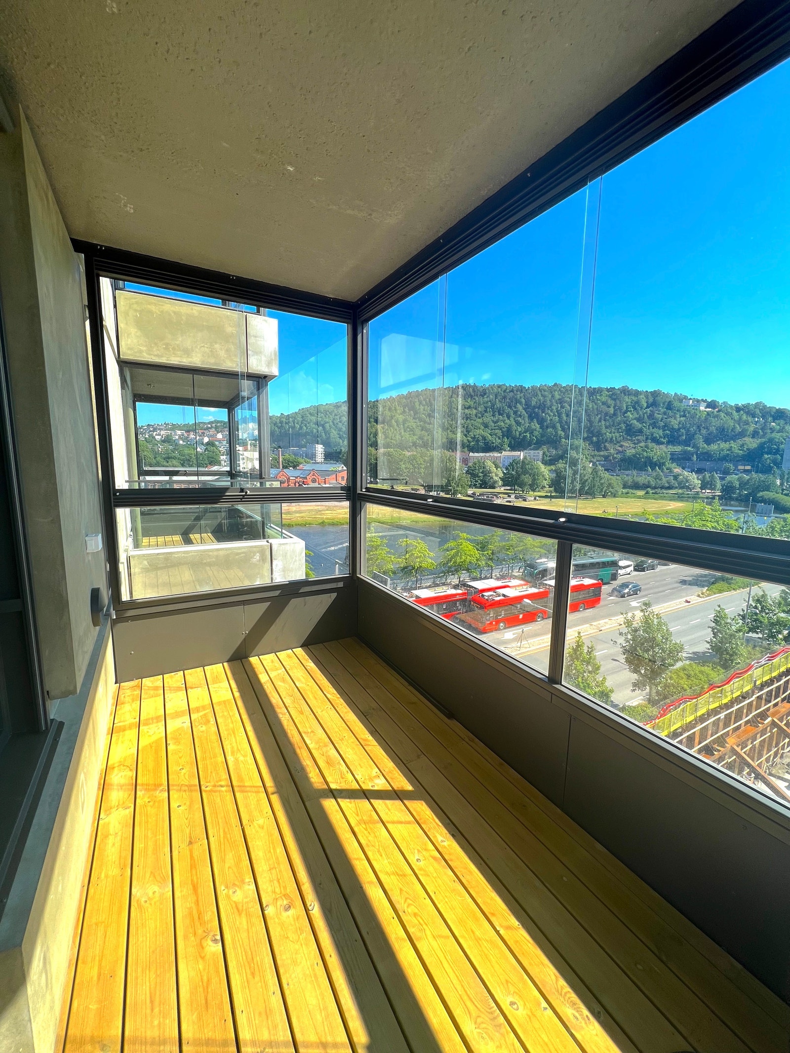 Romslig innglasert balkong på 7m2 Galleribilde