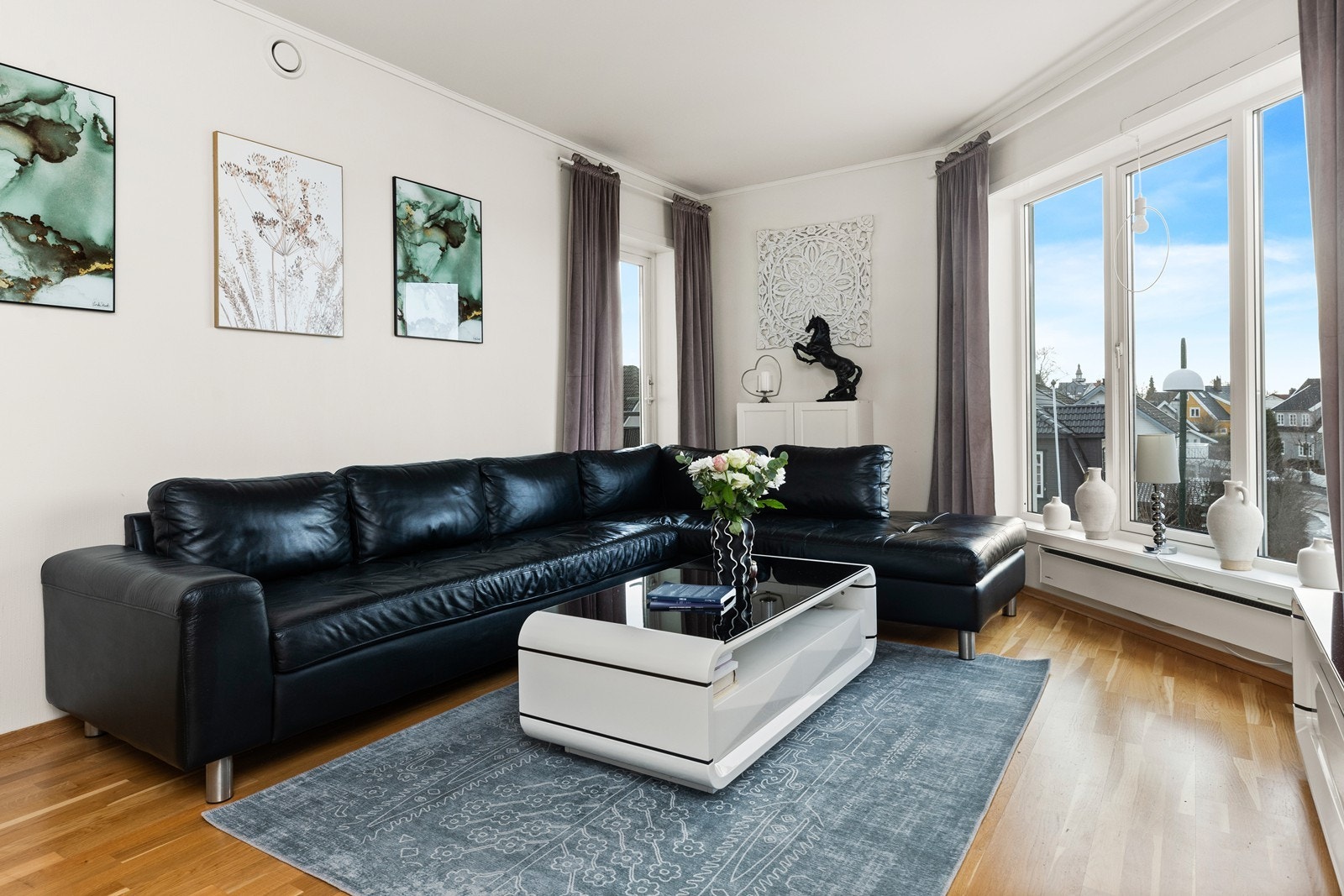 Rommet gir mulig til å innrede med både stil og komfort. Galleribilde