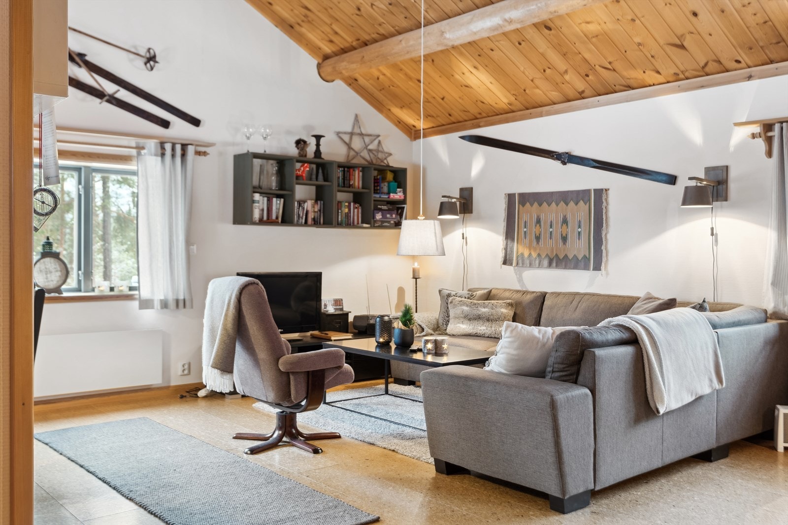 Oppvarming med elektrisitet via termostatstyrte panelovner Galleribilde